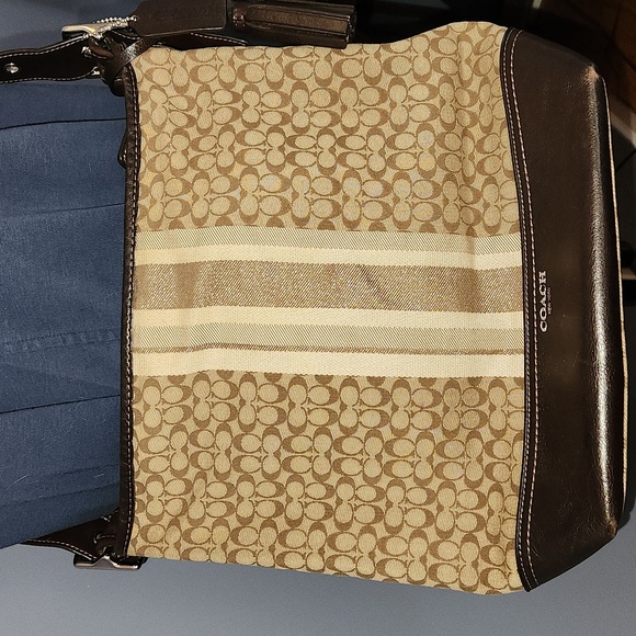 Coach made in NY small kissing C EUC NO CALL OUTS - Picture 2 of 9